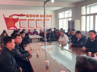 9091美高梅集团董事长程鹏到助扶村宣讲党的十九届六中全会心灵和州第十三次党代会心灵